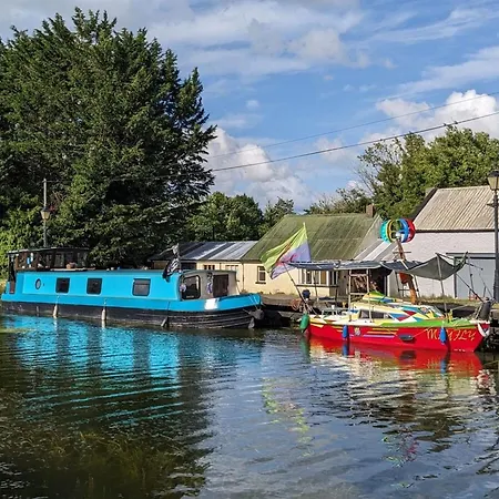 5 Star Stunning Houseboat, No Experience Required Enjoy The Romantic Trip Monasterevin