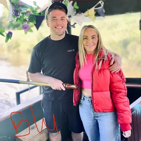 בית נופש 5 Star Stunning Houseboat, No Experience Required Monasterevin