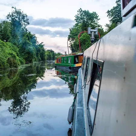 5 Star Stunning Houseboat, No Experience Required Enjoy The Romantic Trip