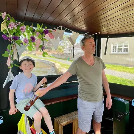 5 Star Stunning Houseboat, No Experience Required * Monasterevin